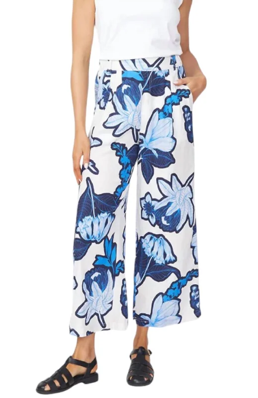 High - waisted women trousers for a flattering and retro lookFloral Linen Cropped Trouser In Blue/white