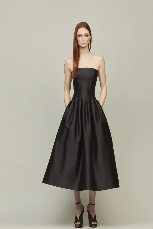 Halter Neck Women Dress to Show Off the Shoulders and NecklineHalter Neck Women Dress to Show Off the Shoulders and NecklineAudrey+Brooks 6320 Halter Neck Women Dress to Show Off the Shoulders and NecklineHalter Neck Women Dress to Show Off the Shoulders and NecklineAudrey+Brooks 6320